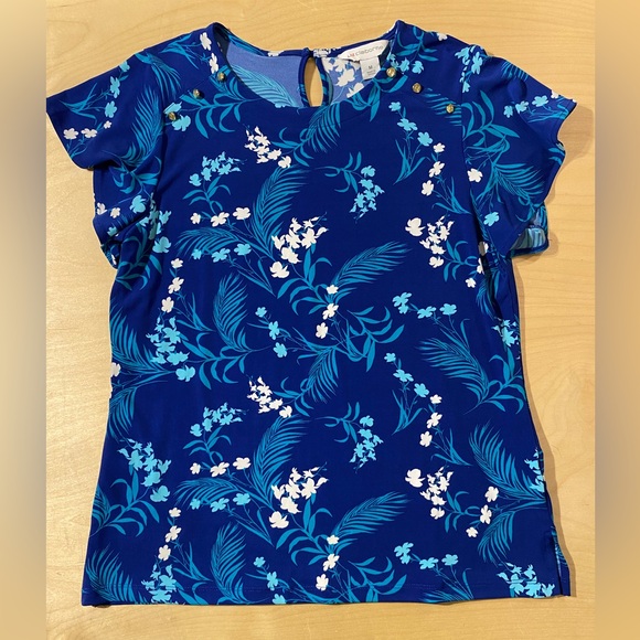 Liz Claiborne Tops - Liz Claiborne Blue Tropical Floral Short Sleeve Top Medium (QT)